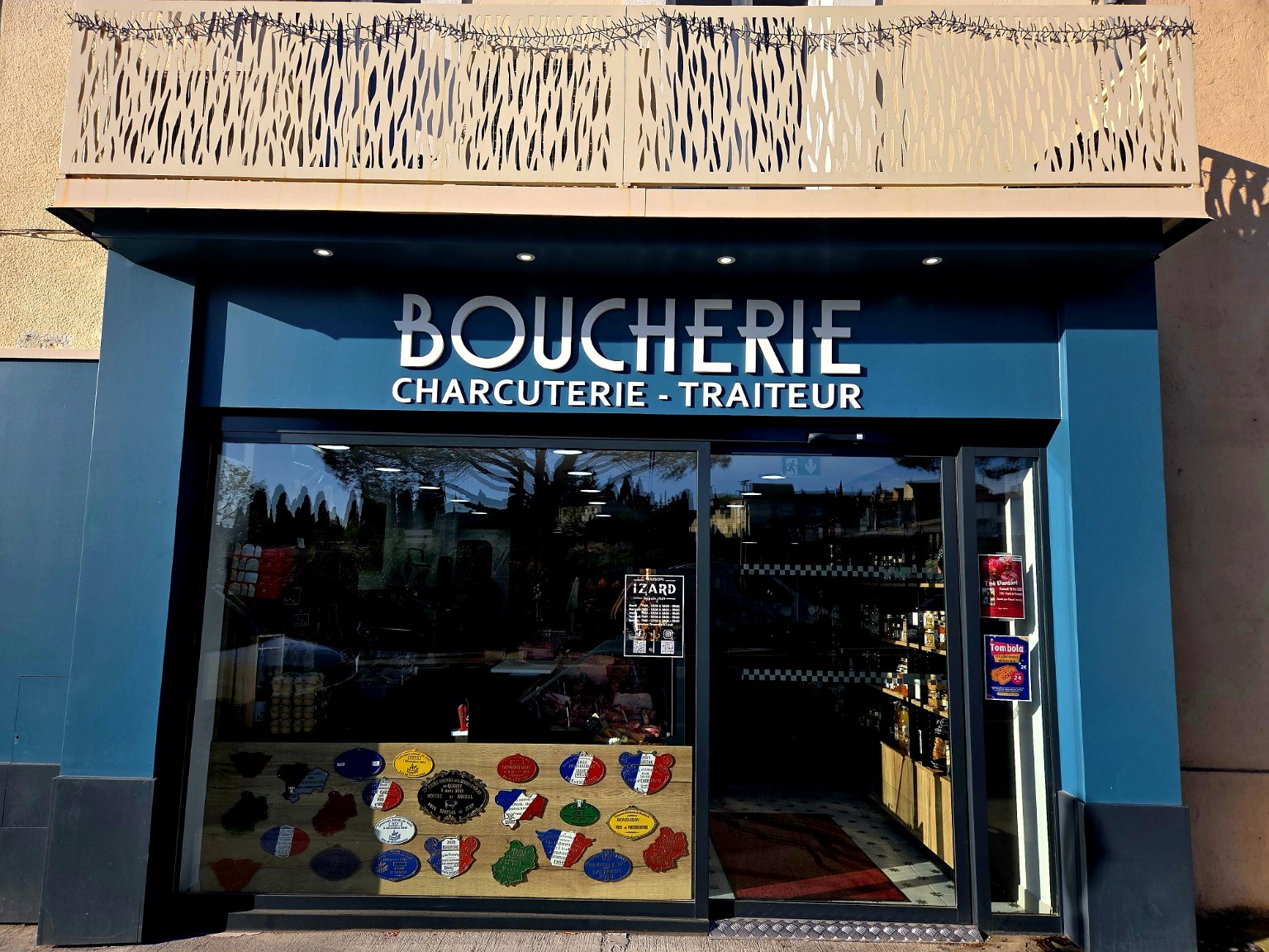 Façade de la Boucherie Charcuterie Traiteur IZARD à Carcassonne